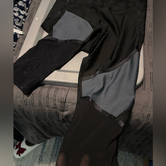Under Armour Compression Leggings XL like New! - Picture 3 of 5